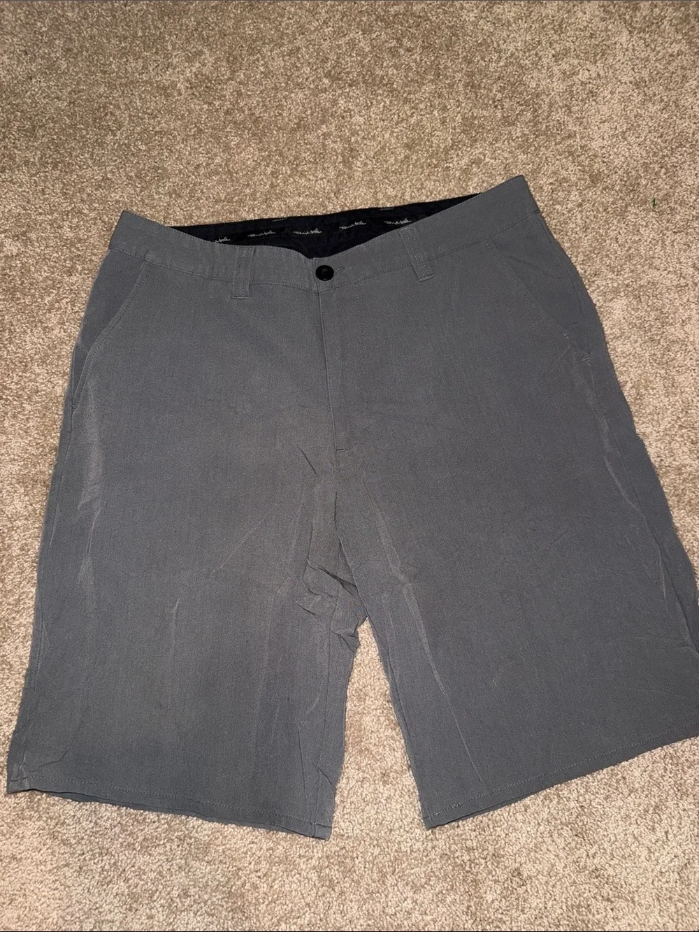 Travis Mathew Charcoal Flat Front Men's Shorts - size 32. B15